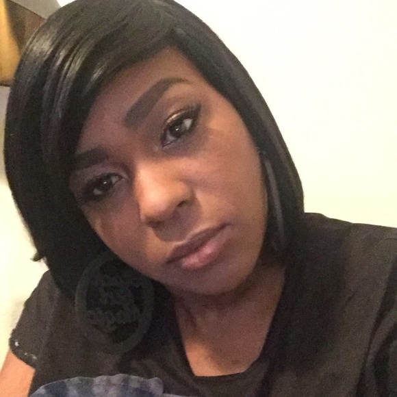 Meet your Posher, Dominique - Picture 1 of 1